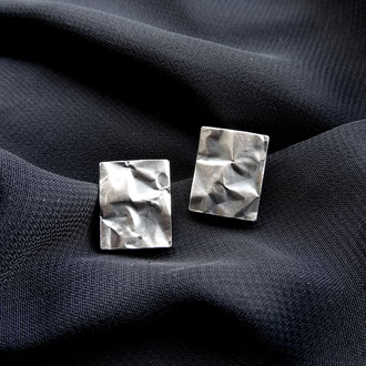 Ohrclips in Knitteroptik, in Silber 925 teilweise geschwärzt, Preis auf Anfrage