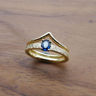 Ringe in Gelbgold 750 mit Saphir, Kundenauftrag
