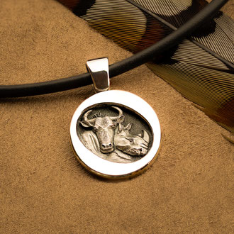 Anhänger in Silber 925 mit Reliefgravur "Gnu & Nashorn", Preis auf Anfrage