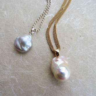 Anhänger mit Süsswasserperlen in Silber und Gelbgold 750, Preise auf Anfrage
