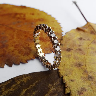 Alliance-Ring in Gelbgold 750 mit naturfarbenen braunen Brillanten im Farbverlauf, Preis auf Anfrage