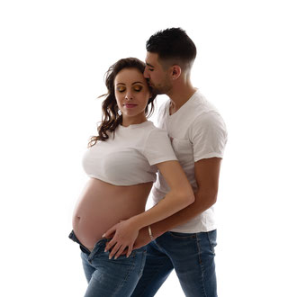 photo femme enceinte avec un petit ventre Aix-en-provence