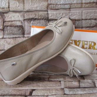Ballerina in morbida pelle beige suola gomma sottopiede imbottito tacco 10