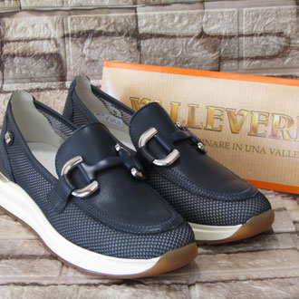Mocassino in nabuck blù inserti in rete accessorio dorato suola gomma light tacco 30