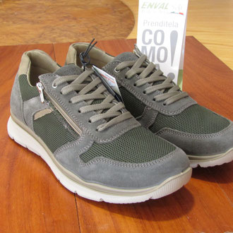 Allacciato con cerniera in canoscio verde militare con tessuto tecnico soletto memory f.do gomma