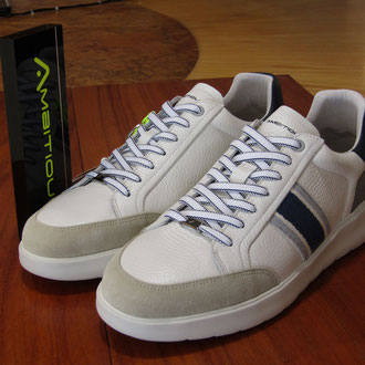 Sportivo in vitello bianco inserti camoscio blu soletto memory f.do gomma ultra light