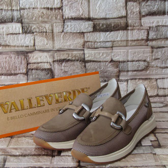 Mocassino in nabuck tortora inserti in rete accessorio dorato suola gomma light tacco 30