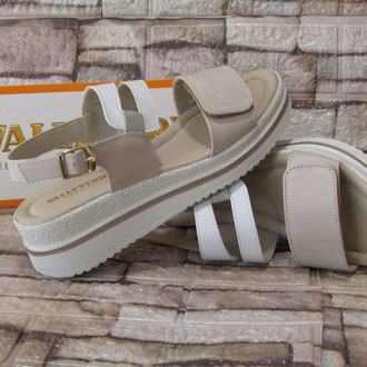 Sandalo in morbida pelle beige sottopiede imbottito pelle doppia regolazione velcro suola gomma tacco 30