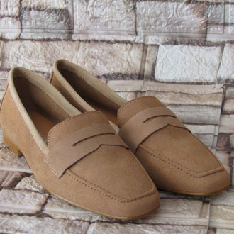 Mocassino in camoscio beige tacco 20 suola gomma