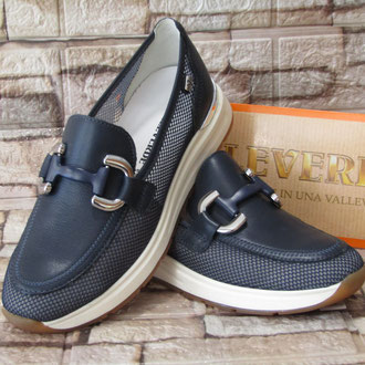 Mocassino in nabuck blù inserti in rete accessorio dorato suola gomma light tacco 30