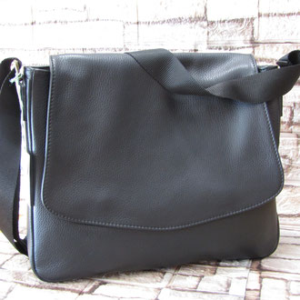 Borsa tracolla in morbida pelle nera con cerniera interna tracolla tessuto