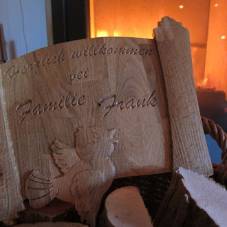 Türschild Schriftrolle mit Vogel aus Eiche / kreativ-fraesen