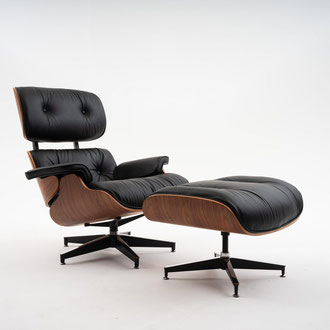 Das Bild zu Männerquatsch Podcast Folge 205 zeigt einen Lounge Chair mit Ottomane von Loungegood.