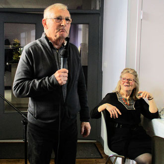 Claude continue sa carrière d'artiste de théâtre ! 