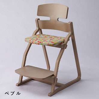 アップライトチェア：本体色（ぺブル）座面（布のボンボン）