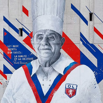 Fresque street-art portrait de Paul Bocuse à Décines-Charpieux (Lyon) au stade de foot Groupama Stadium OL Olympique Lyonnais par l'artiste peintre muraliste GRAFFMATT peinture murale avec Offside Gallery Peinture professionnel graffiti artiste streetart 