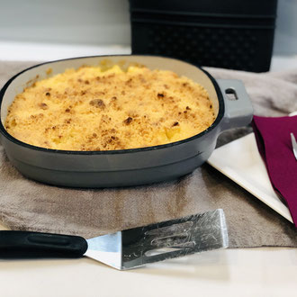 Den Gusseisernen Baker in den Backofen geben und goldgelb backen