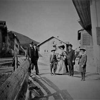 Familie im Untersool, 1904 Foto zVg von Güst Berlinger 
