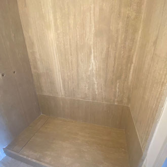 douche à l'italienne travertin