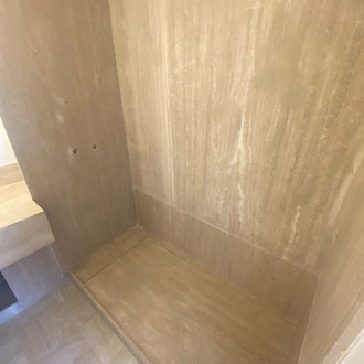 douche à l'italienne travertin