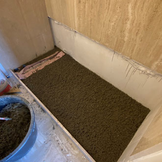 douche à l'italienne travertin