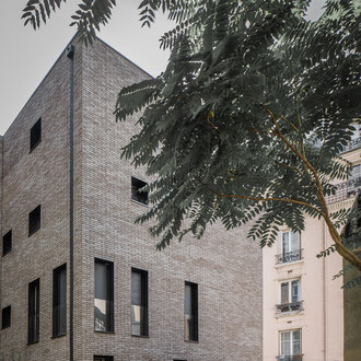 LOGEMENTS  CONTEMPORAINS EN BRIQUE - PARIS - ILE DE FRANCE_BRIQUES ET TERRE CUITE GRISE - IMMEUBLE A PARIS MODERNE
