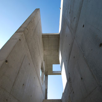 VILLA-CONTEMPORAINE-EN-BETON-BANCHE-APPARENT--MAISON-INDIVIDUELLE---ROSNY---SEINE-ET-MARNE_BETON-GRIS-LISSE