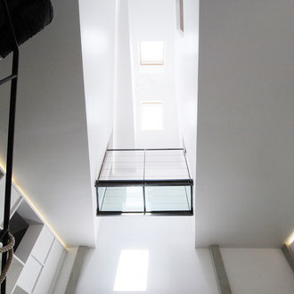 CREATION-LOFT-CONTEMPORAINE---CLICHY---HAUTS-DE-SEINES---REHABILITATION---VOLUMES-SUSPENDUS---MINIMALISME