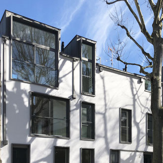 LOGEMENTS--CONTEMPORAINS-EN-BRIQUE-ECOLOGIQUE---PARIS---ILE-DE-FRANCE_BRIQUES-ET-ENDUIT--IMMEUBLE--MODERNE