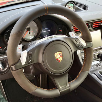 Volant Porsche 911 Carrera cuir nappa lisse noir, Alcantara noir, point de croix, fil orange