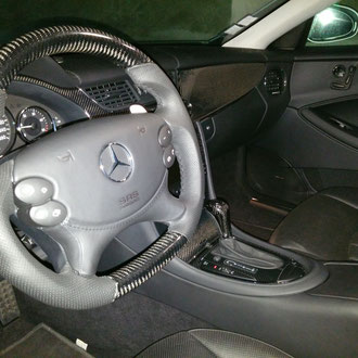 Volant Mercedes CLS 63 AMG en cuir nappa lisse et perforé noir, gainage partie centrale 
