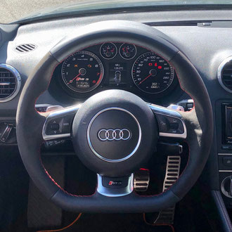 Volant Audi RS3 cuir nappa lisse, Amantéa noir, point de croix, fil rouge