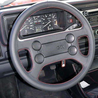 Volant VW Golf MK1 GTI cuir nappa noir, coutures rouges, points de croix et simples
