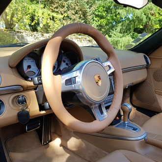 Volant Porsche Boxster cuir nappa lisse beige, point losange, fil beige