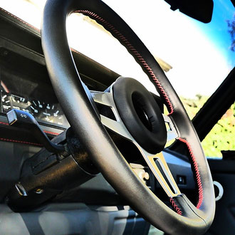 Volant cuir nappa noir coutures rouges VW Golf MK1 GTI  points de croix