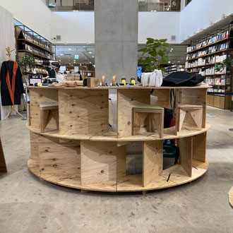 LOUVER CIRCLE SHELF