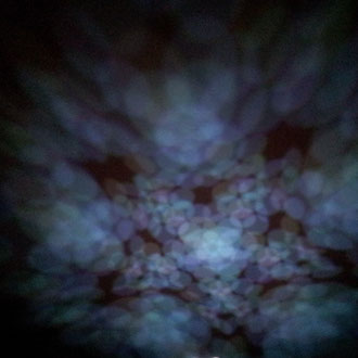 Foto: Dodekaeder als Lichtspiel an der Wand und Decke, platonische Körper, Lichtimpressionen, Energiekörper, Wellnesspyramide