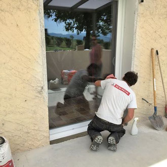 pose d'une porte fenêtre sur-mesure à grenoble