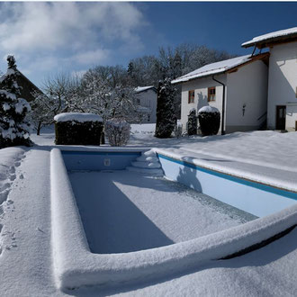 Pool im Winter