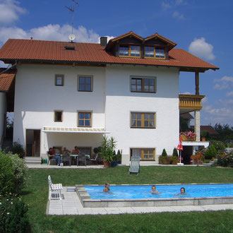 Südansicht im Sommer