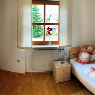 Schlafzimmer 4