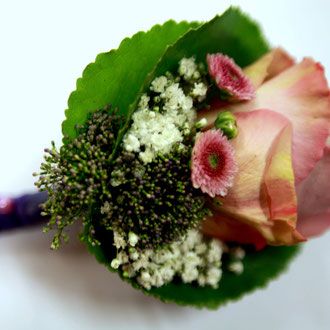 Corsage mit der Rosensorte Memory Lane