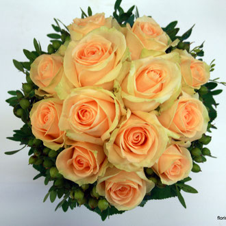 Brautstrauß mit Peach Avalanche Rosen