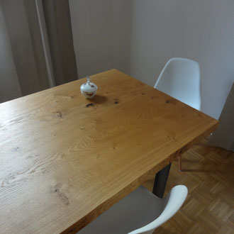 geölte Eichentischplatte mit Stahlgestell beim Kunden