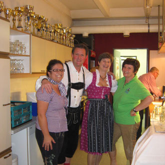 Unsere Obfrau mit Ihrem "Gastroteam"