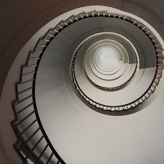 Ältestes Hochhaus in Ljubljana von Unten