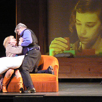 Après la répétition. de Ingmar Bergman mise en scène de Laurent Laffargue scénographie Eric Charbeau, Philippe Casaban costumes Sarah Mériaux lumières Patrice Trottier Création: La Coursive Scène Nationale, La Rochelle Théâtre de L'Athénée-Louis Jouvet .