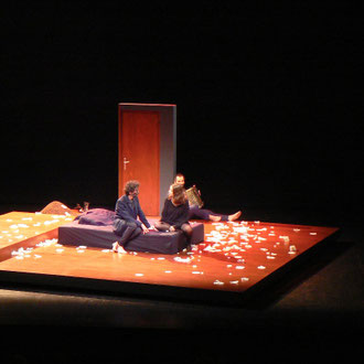 scénographie de Point d’Infini. Texte et mise en scène de Laurent Laffargue. Le Soleil Bleu. Théâtre National Bordeaux Aquitaine.