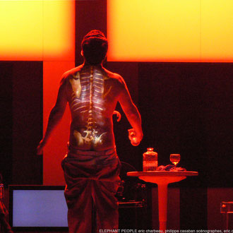 scénographie de Elephant People, opéra pop. texte Daniel Keene musique The Married Monk mise en scène de Renaud Cojo scénographie Eric Charbeau, Philippe Casaban. Création: Théâtre National de Bordeaux Aquitaine.