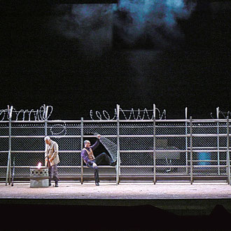 Scénographie de Carmen, Georges Bizet, livret H. Meilhac et L. Halévy. Musical Christian Oronasu. Mise en scène de Laurent Laffargue. Scénographie E. Charbeau, Ph. Casaban.  Coproduction: Opéra National de Bordeaux et  Staatstheater Nuremberg Allemagne.